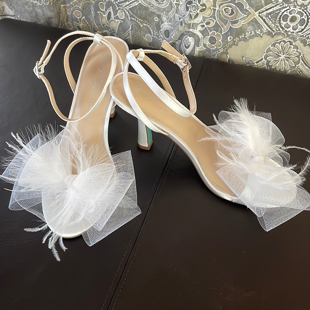 Betsey Johnson Lylla Bow Heel - White